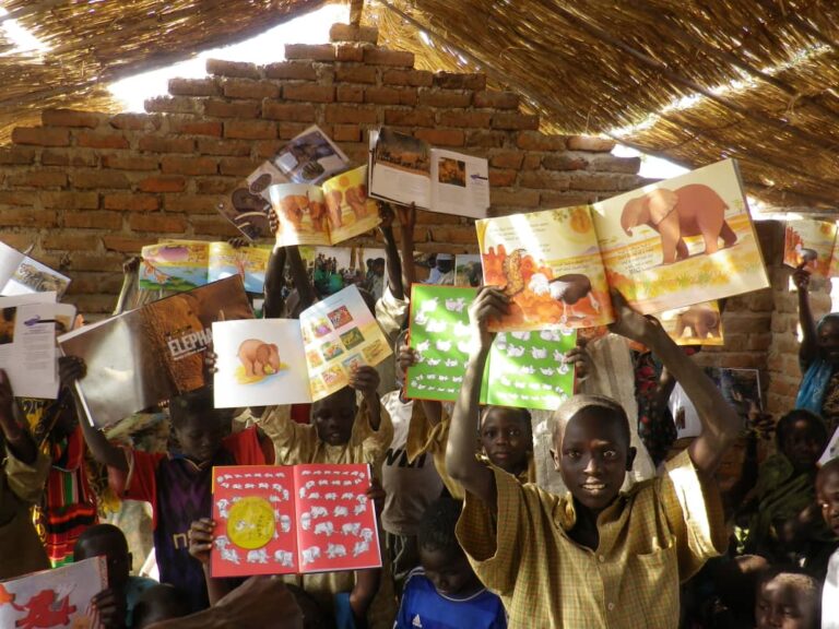 Environmental education, 500 children of the local community trained